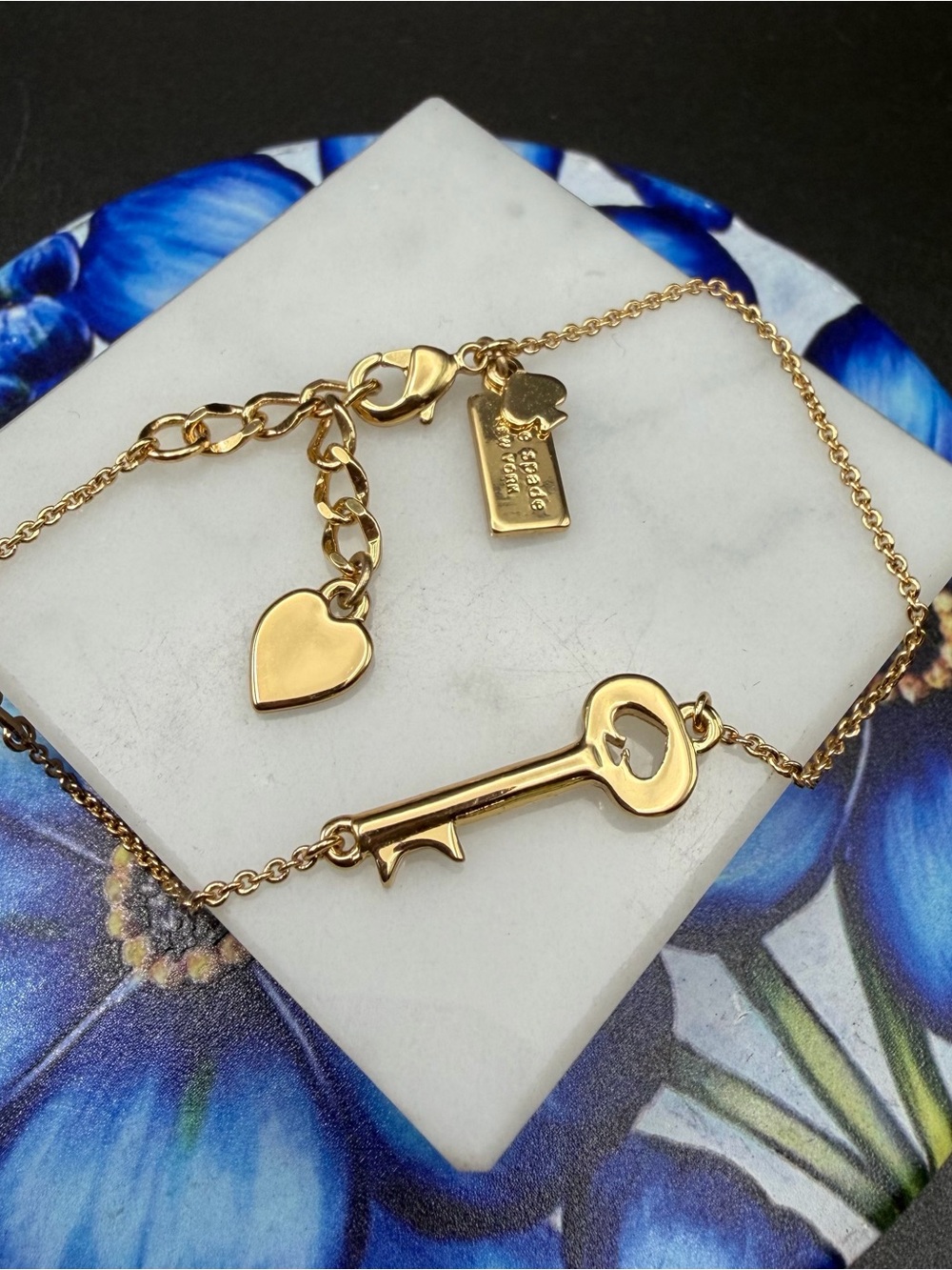 Kate Spade New York Key to My Heart charm bracelet #584 gold tone 7-8”